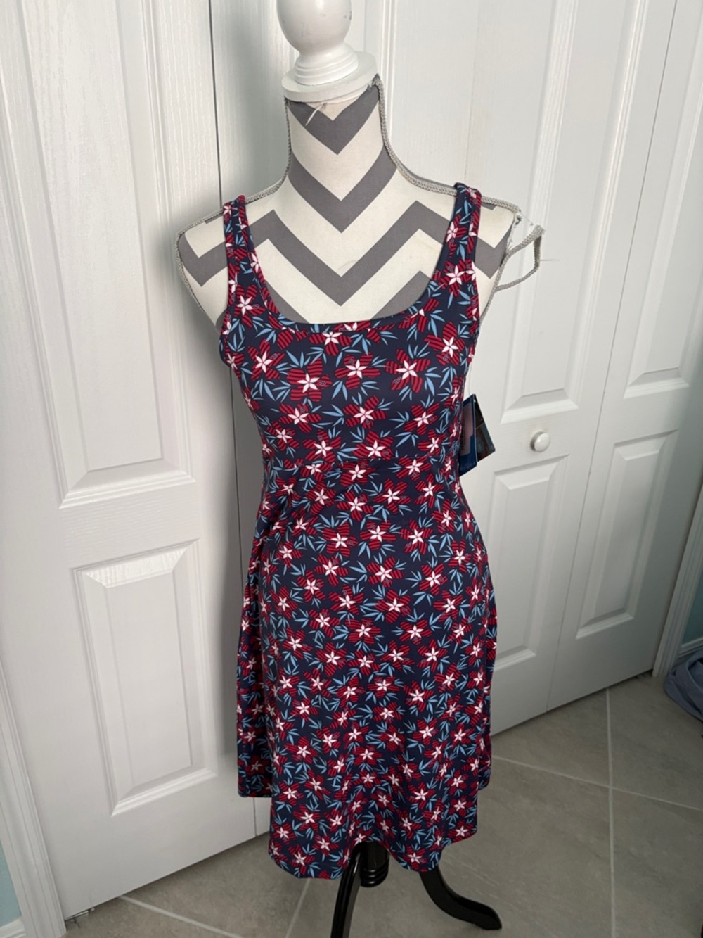 Columbia Sportswear PFG Woman’s Everyday Red White Blue Floral  Dress  SZ S